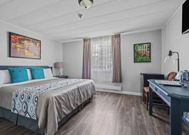 Edge of the Avalon Inn 4