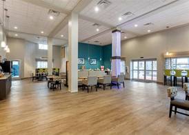 Days Inn & Suites by Wyndham Bowling Green 4