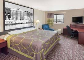 Super 8 by Wyndham Muscatine 4