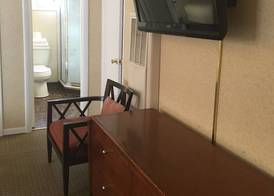 Pacific Heights Inn 4