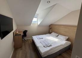 Promenaden Hotel 5