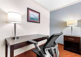 Best Western Plus Parkway Inn 5