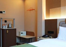 Hotel 165 2