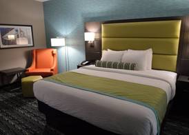 Holiday Inn Express And Suites Pasadena Houston Southeast by IHG 4
