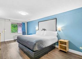Super 8 by Wyndham Lantana West Palm Beach 4