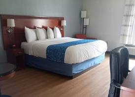 Travelodge by Wyndham Petersburg 5