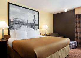 Super 8 by Wyndham Des Moines 4