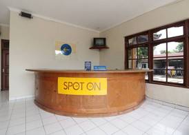 SPOT ON 2426 Hotel Aget Jaya Ii 3