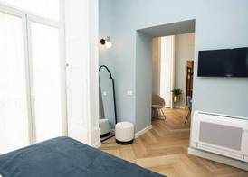 Boutique Luxury Suite 5