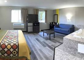 Super 8 by Wyndham Burnham/Lewistown 5