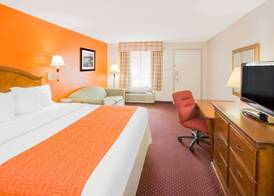 Howard Johnson by Wyndham Dothan 5