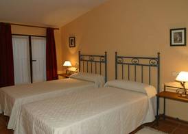 Hotel y apartamentos La Casa Rural 4