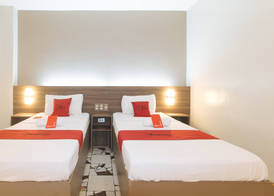 RedDoorz at V Plaza Hotel Manila 4