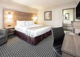 Red Lion Inn & Suites Houston IAH Airport 5