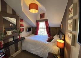 Delovely Hotel 3