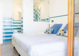 Sapphire Rooms 4