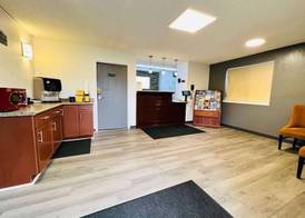 Super 8 by Wyndham Benton Harbor St Joseph 2