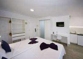 Skyview Hotel by LIVVO 4
