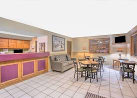 Super 8 by Wyndham Christiansburg/Blacksburg Area 2
