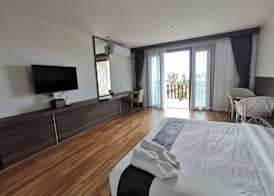 Nana Beach Hotel & Resort 4