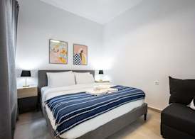 Modern Studio l King Bed & Work Corner 3