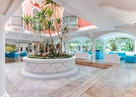 Phi Hotel Sighientu 5