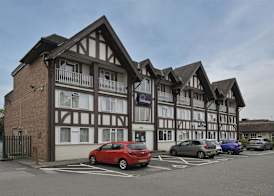 Travelodge Birmingham Sheldon 5