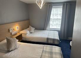 Diamonds Inn 5