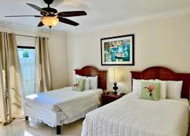 Colony Club Inn & Suites 5
