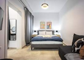 Modern Studio l King Bed & Work Corner 4