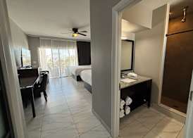Grace Bay Suites 3