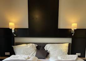 Yebs Hotel 5