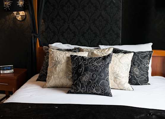 Thomas James Hotel 1