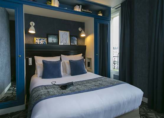 Hotel de Neuville Arc de Triomphe 1