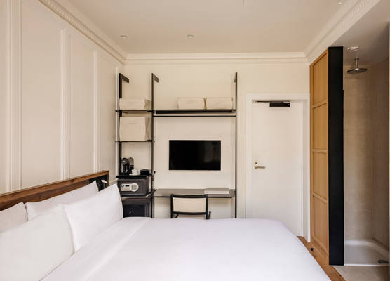 The Caesar Hotel 1