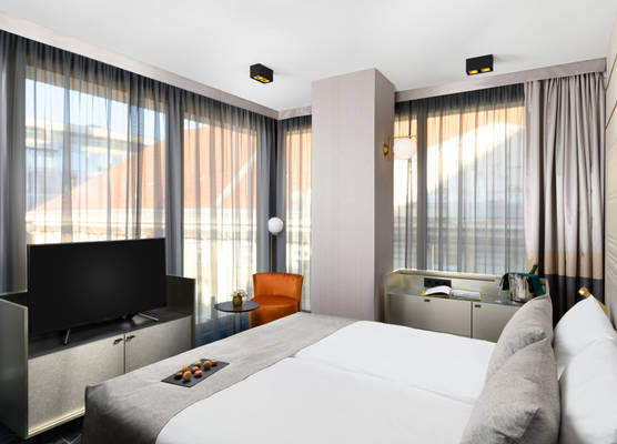 Emerald Hotel by Continental Group 1