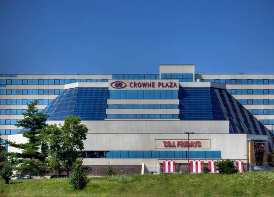 Crowne Plaza ST. LOUIS AIRPORT by IHG 1