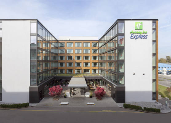 Holiday Inn Express ZÜRICH AIRPORT by IHG 1