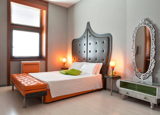 Orange Hotel 1