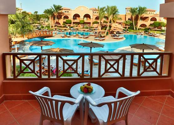 Charmillion Gardens Aquapark 1