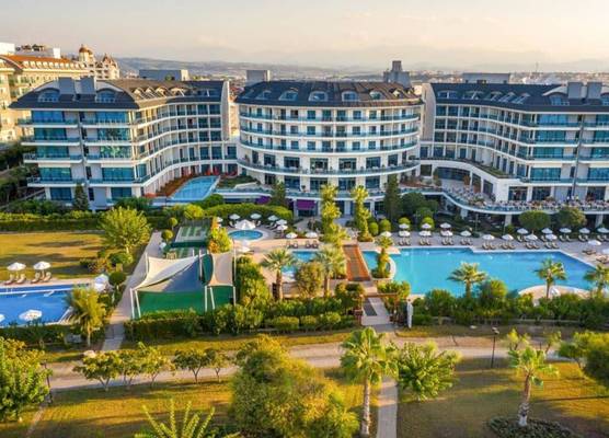 Commodore Elite Suites & Spa Hotel 1
