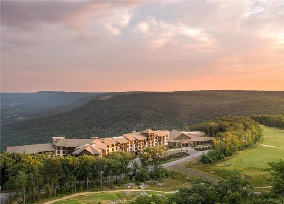 Cloudland at McLemore Resort Lookout Mountain, Curio by Hilton 1