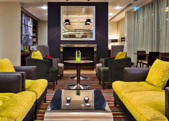 Hampton by Hilton London Luton Airport 1