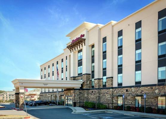 Hampton Inn Emerson @ LakePoint, GA 1