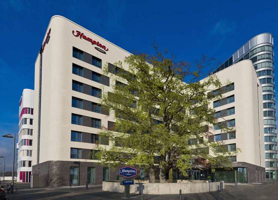 Hampton by Hilton Frankfurt Airport 1