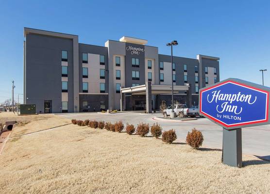 Hampton Inn Mustang 1