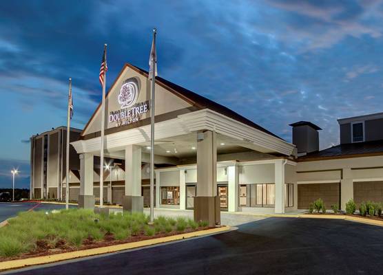 DoubleTree by Hilton Harrisonburg 1