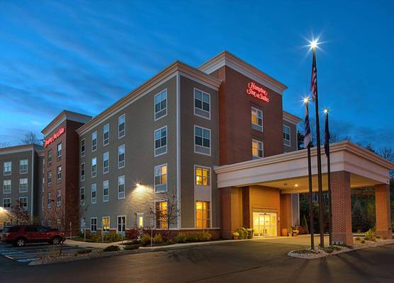 Hampton Inn & Suites Exeter 1