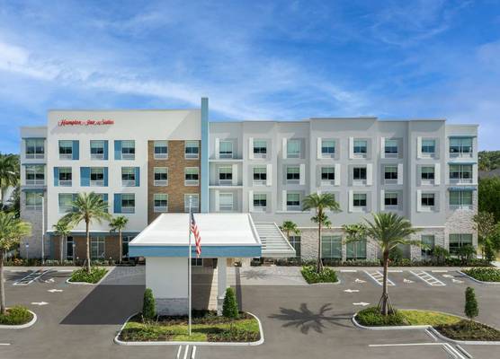 Hampton Inn & Suites Naples South 1