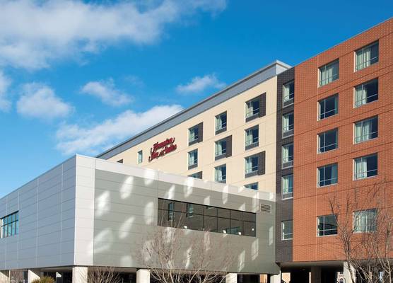 Hampton Inn & Suites Grand Rapids Downtown 1